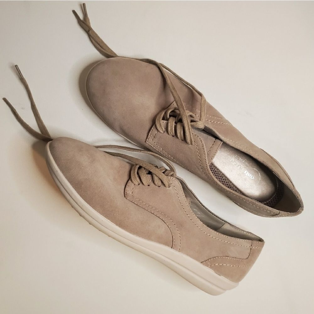 Easy Spirit Antigravaty Gray Suede Sneakers